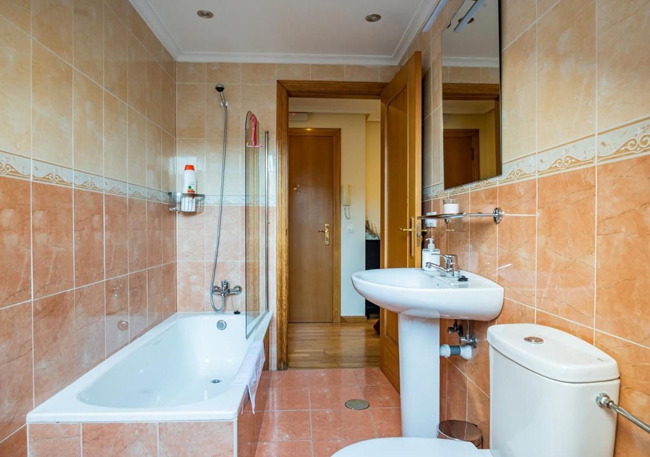 Apartamento Irene Centrico Con Wifi Y Parking Coche Tamano Medio Onís Exterior foto